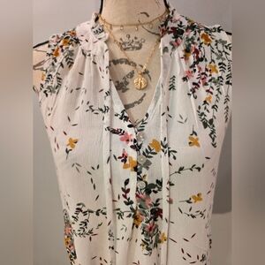 Market & Spruce White Floral Button-Down Blouse Tank Size Small